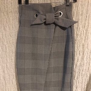 H&M closed split pencil skirt.